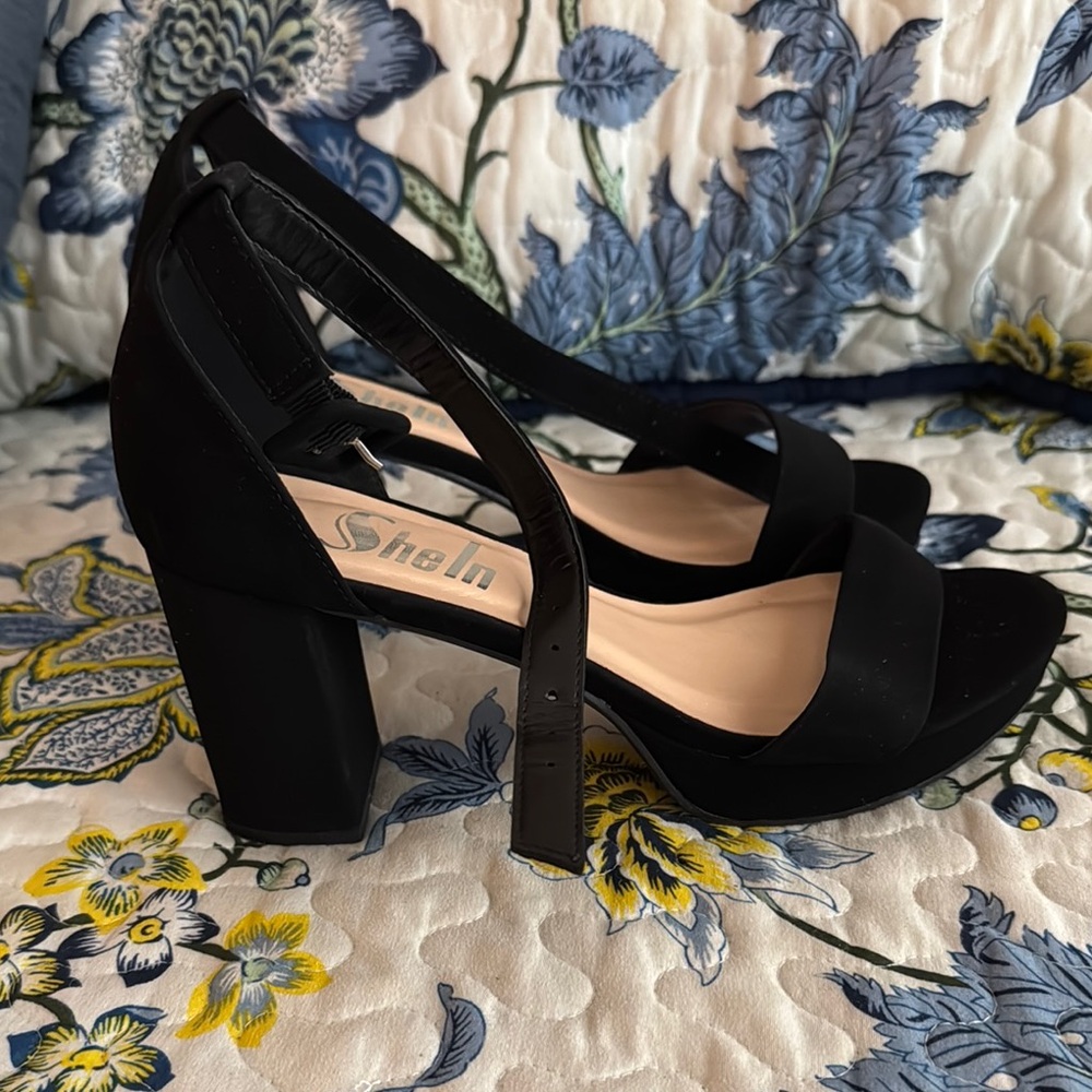 SHEIN Elegant Black Block Heel Sandals